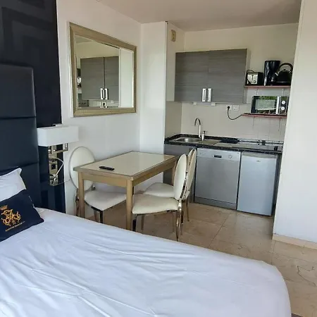 Le Trianon Aparthotel 3*