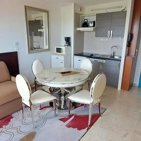 Le Trianon Αρασόν