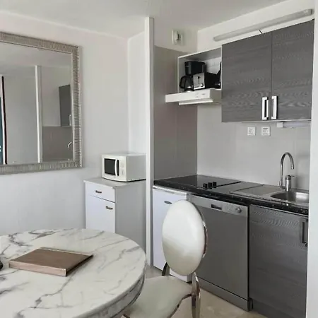 Ξενοδοχείο με διαμερίσματα Le Trianon 3*