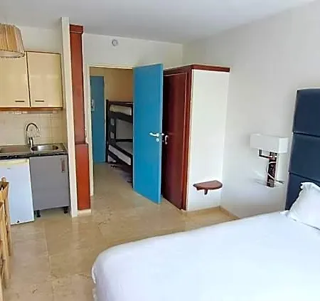 Le Trianon 3* ארסשון