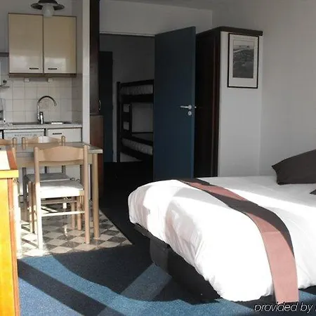 Le Trianon מלון דירות 3*