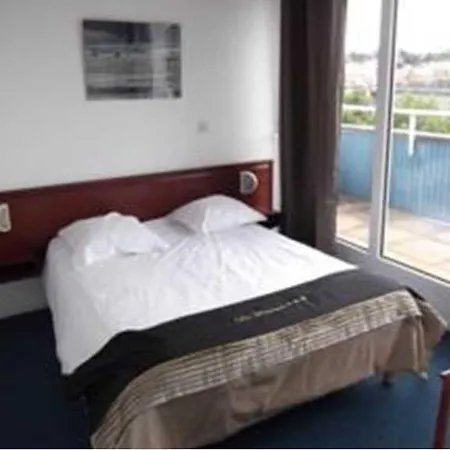 Le Trianon מלון דירות 3*