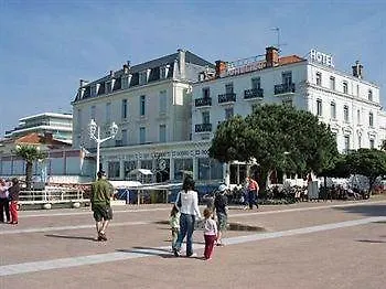 מלון דירות Le Trianon 3*