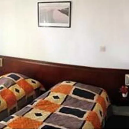 מלון דירות Le Trianon 3*
