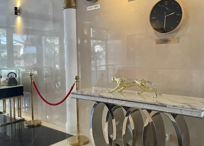 Le Trianon Aparthotel 3*