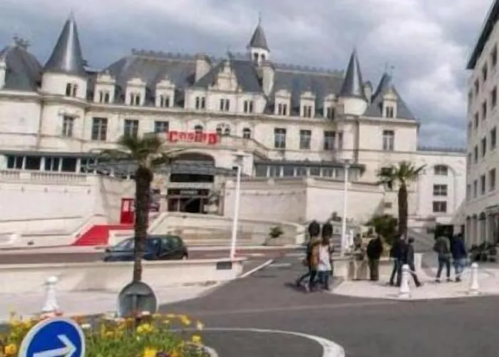 Le Trianon アパートホテル 3*